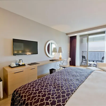 Akra Hotell 5*