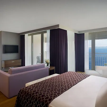 Akra Hotell 5*