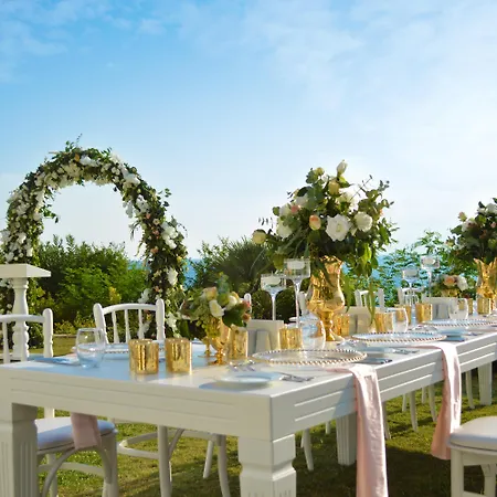 Otel Akra